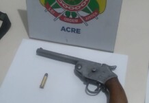No Acre, homem é preso pela Polícia Militar com arma de fogo e motocicleta roubada