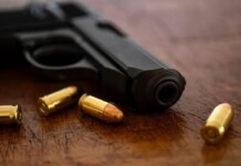 Policial contrata travesti para programa, mas encontro acaba em tiro e arma roubada