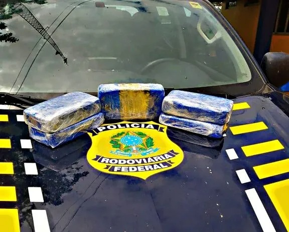 PRF-apreende-quase-6kg-de-cocaina-dentro-de-taxi-em-Rio-Branco