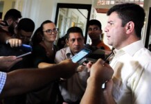 Em nota, governo diz que Gladson não entregou celulares: ‘transparência e retidão’