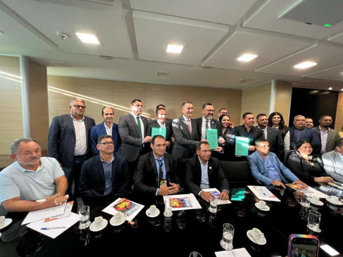 be81c5_b56480f18a5c43e18ee19cbf819f1b39_mv2