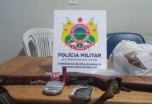 Polícia Militar encontra arma de fogo escondida em terreno de casa abandonada no interior do Acre