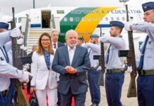 Lula já passou 20 dias fora do Brasil e é o presidente que mais viajou ao exterior desde a redemocratização