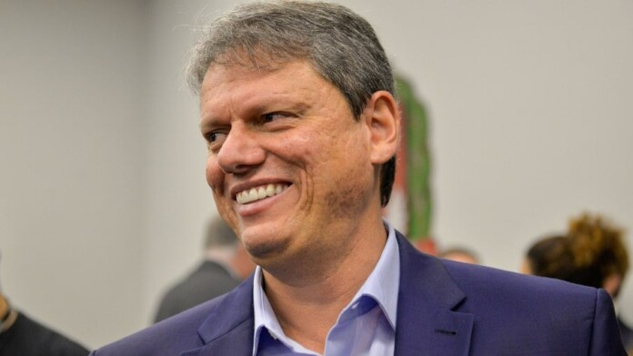 bl8jo0s4pdz4lhrqzwisfx05r