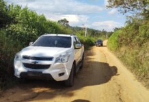 Veículo que havia sido roubado é recuperado em Cruzeiro do Sul; envolvidos fugiram pela zona de mata