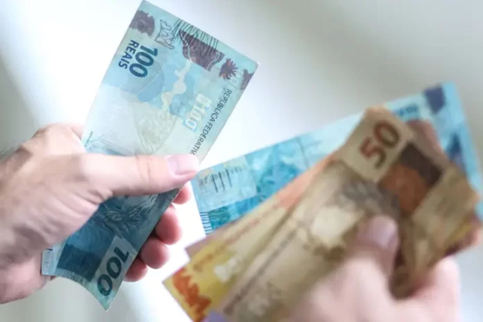SALARIO-DINHEIRO