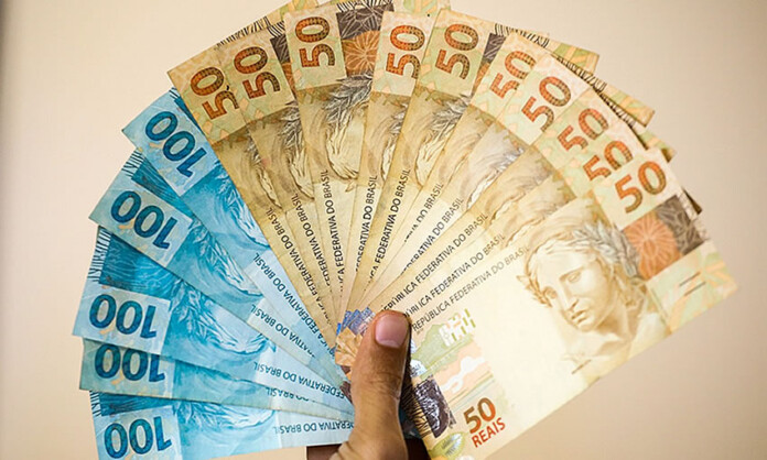 DINHEIRO_SALARIO
