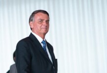 Oposição protocola projeto que pode anular inelegibilidade de Bolsonaro