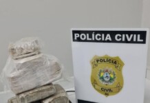 CHEIO DE DROGA: uber lotado de cocaína atola em ramal de Cruzeiro do Sul e polícia prende traficantes no flagra; prejuízo é de quase R$120 mil para o crime