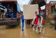 Para a alegria de políticos, tem alagação este ano
