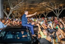 No dia em que completa 69 anos, Bolsonaro chega ao Acre, é recebido por Bocalom e multidão de apoiadores