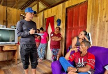 Presidente da Colônia dos Pescadores de Mâncio Lima visita ribeirinhos para orientar beneficiários sobre o saque de auxílio