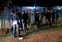 No Acre, homem tem casa invadida por vários homens armados é baleado e consegue escapar da morte