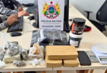 No Acre, mulher “treme na base” ao avistar BOPE passando na rua, tenta se esconder dentro de casa, mas acaba presa em flagrante com muita droga