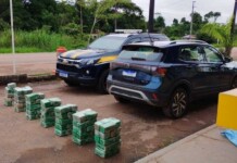 No Acre, traficante avista PRF, foge de abordagem policial e abandona carro com mais de 100 quilos de droga