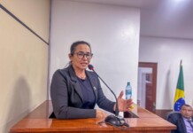 Em Mâncio Lima, vereadora que teve casa assaltada por homens armados e teve ‘livramento’ pede 190 operando no município