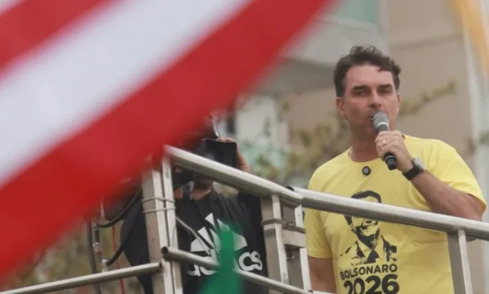 Flavio-Bolsonaro-diz-que-ministros-do-STF-‘sabem-que-Moraes-foi-longe-demais