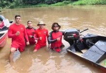 Em Mâncio Lima, bombeiros localizam e resgatam embarcação que havia naufragado no rio Moa