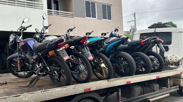 motos-apreendidas-bruno-comecou-a-fazer-sucesso-nas-redes-com-videos-de-manobras-1705348809725_v2_900x506