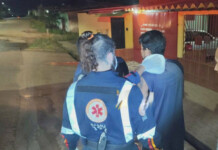 Filho tenta defender pai durante briga em bebedeira e é ferido a golpes de faca no AC