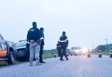 PRF promove ação educativa com “cinema rodoviário” na BR-364 para conscientização sobre segurança no trânsito