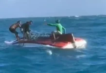 Pai e filho são resgatados à deriva se alimentando de leite e sal