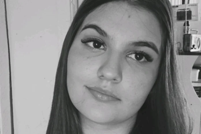 Foto-de-adolescente-Julia-Kwapis-1