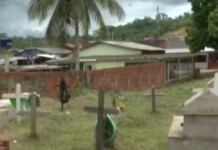 Cemitério no interior do Acre chega ao limite e morador tem quintal tomado por covas
