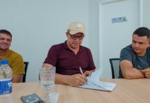 Prefeitura de Mâncio Lima assina mais de R$ 850 mil em ordens de serviço para concluir obras de quadras esportivas