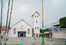 Decoração natalina de Mâncio Lima está na fase final em três praças da cidade