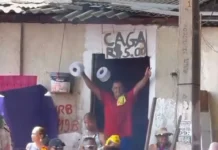Vídeo mostra homem cobrando R$ 5 para uso de banheiro durante festa