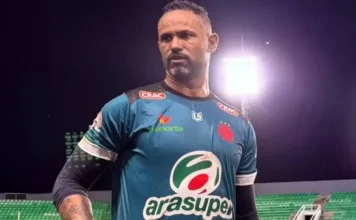 Goleiro Bruno recebe R$ 1,5 mil no Vasco-AC, valor abaixo do mínimo, diz técnico