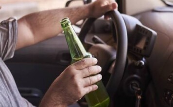 Homem embriagado é flagrado em blitz de Cruzeiro do Sul e quase colide em viatura policial