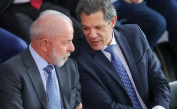 Lula aumenta impostos de eletrônicos e celulares irão ficar 25% mais caros