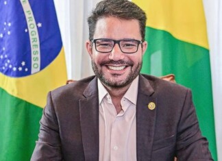 Gladson anuncia renúncia ao governo do Acre para disputar eleição