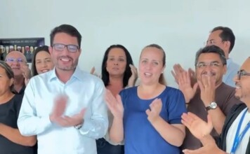 Governador Gladson Camelí se despede de servidores do seu gabinete no Juruá antes de deixar governo