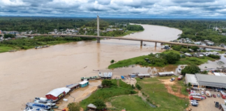 Rio Juruá se aproxima de 14 metros em Cruzeiro do Sul e mais famílias serão levadas para abrigos