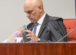 Moraes abre ação contra Flávio Bolsonaro por suposta calúnia a Lula