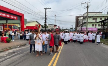 Fé e devoção marcam a Via Sacra na Sexta-feira da Paixão em Cruzeiro do Sul