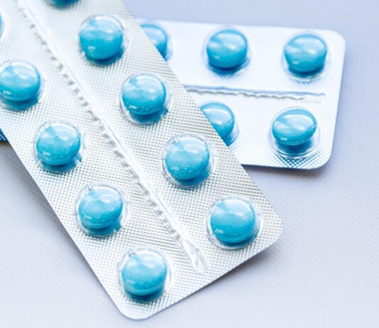 Homem toma ‘tadala’ durante s*x0 com travesti em motel e morre após mal súbito