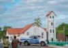 Casa de cantor é assaltada em Mâncio Lima; criminosos matam cachorro da família e levam carro