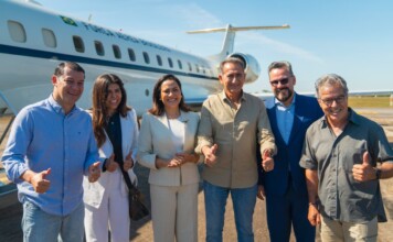 Ministro de Lula chega ao Acre recebido por Mailza, Alan Rick e Jorge Viana