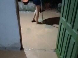 Casa fica completamente alagada no bairro da Cobal após forte chuva em Mâncio Lima