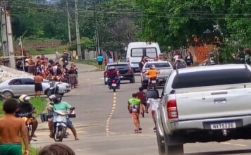 Criança é atropelada em frente à Escola Lauro Cavalcante, em Mâncio Lima