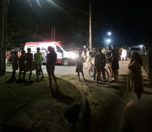 URGENTE: acidente entre moto e carro deixa três pessoas feridas em Mâncio Lima